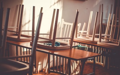 Prevzatím vysvedčení sa začínajú žiakom letné prázdniny Prevzatím vysvedčení sa začínajú žiakom letné prázdniny