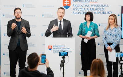Ministerstvo školstva predstavilo dva kľúčové kroky proti šikanovaniu v školách. Do pozornosti školám dáva aj RESQL. Ministerstvo školstva predstavilo dva kľúčové kroky proti šikanovaniu v školách. Do pozornosti školám dáva aj RESQL.